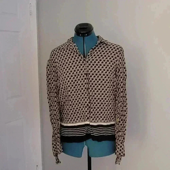 Size 4 H&M Viscose Geometric Wrist Tie Blouse - Picture 1 of 4
